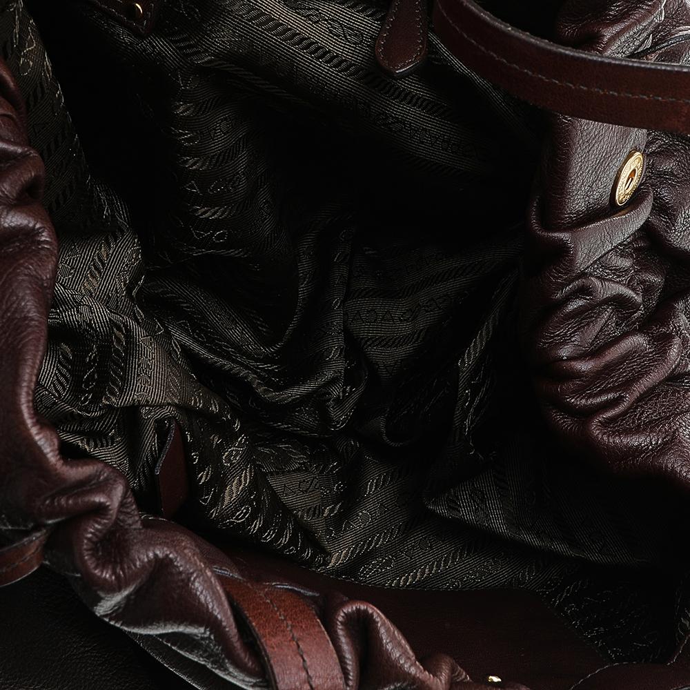 Prada Brown Leather Drawstring Shopper Tote In Good Condition In Dubai, Al Qouz 2