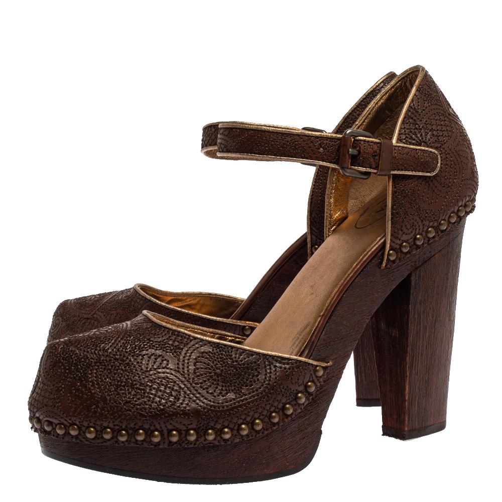 Prada Sandalias con correa en el tobillo de piel marrón con bordado de madera y tacón bloqueado Talla 40 Negro