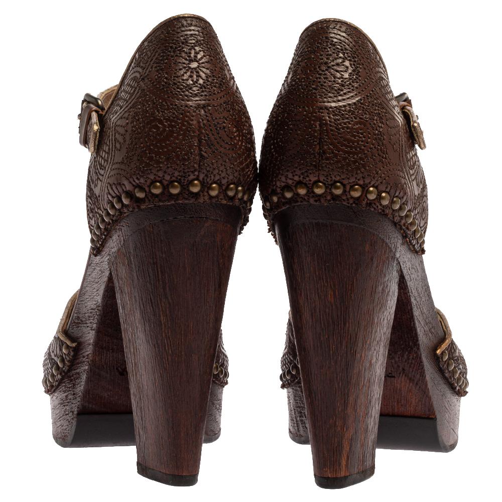 Prada Sandalias con correa en el tobillo de piel marrón con bordado de madera y tacón bloqueado Talla 40 2
