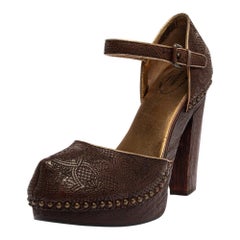 Prada Sandali con cinturino alla caviglia in pelle marrone con ricami in legno Taglia 40