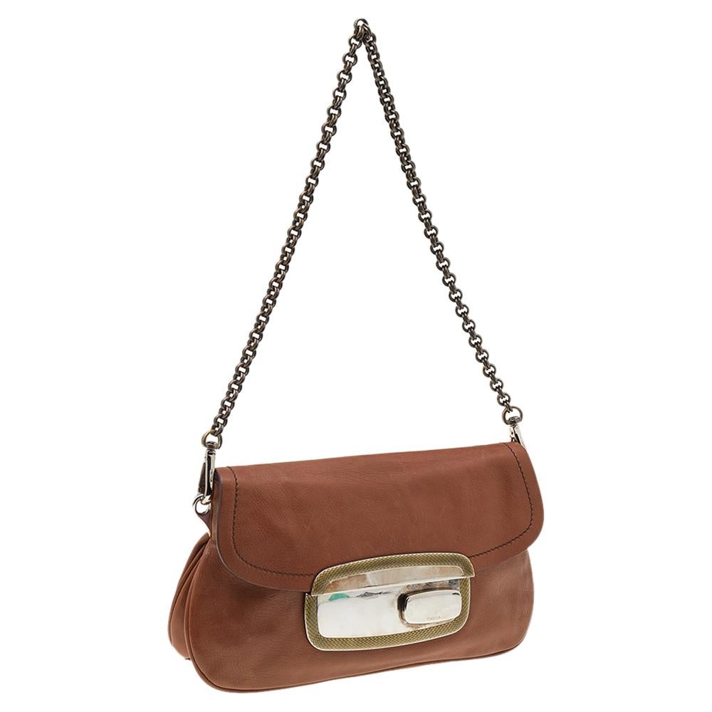 Prada Brown Leather Flap Chain Shoulder Bag In Good Condition In Dubai, Al Qouz 2