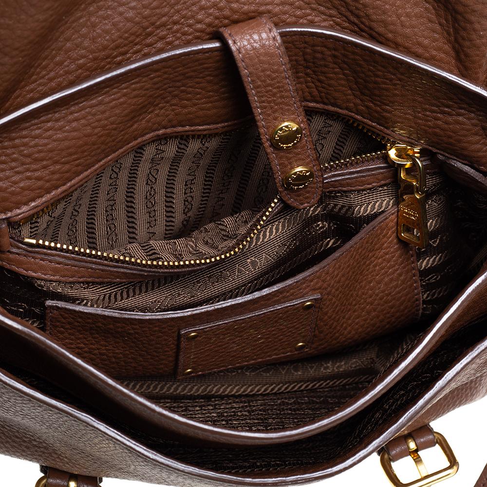 Prada Brown Leather Flap Messenger Bag In Good Condition In Dubai, Al Qouz 2
