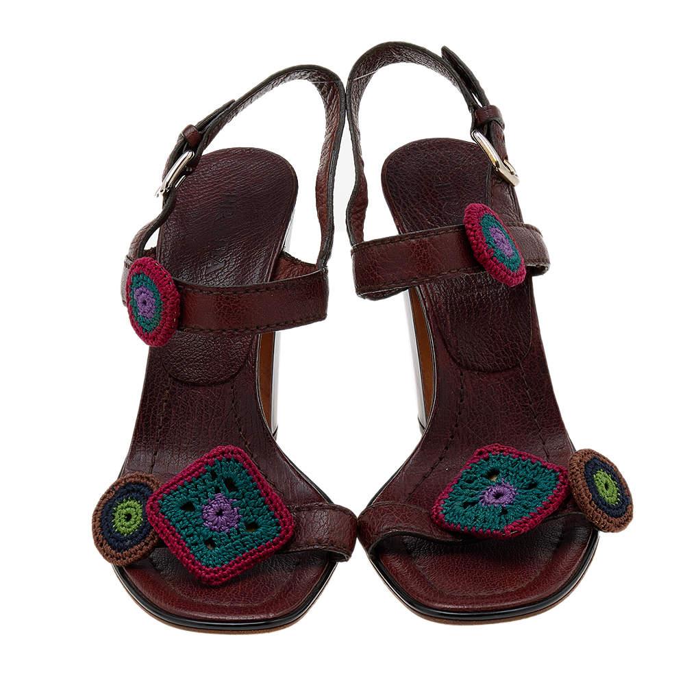 Prada brings you the perfect pair of shoes for busy days and casual weekends. These brown ankle-strap sandals are crafted from leather and flaunt gorgeous thread embroidered patches on the front straps. They'll look great with jeans and dresses