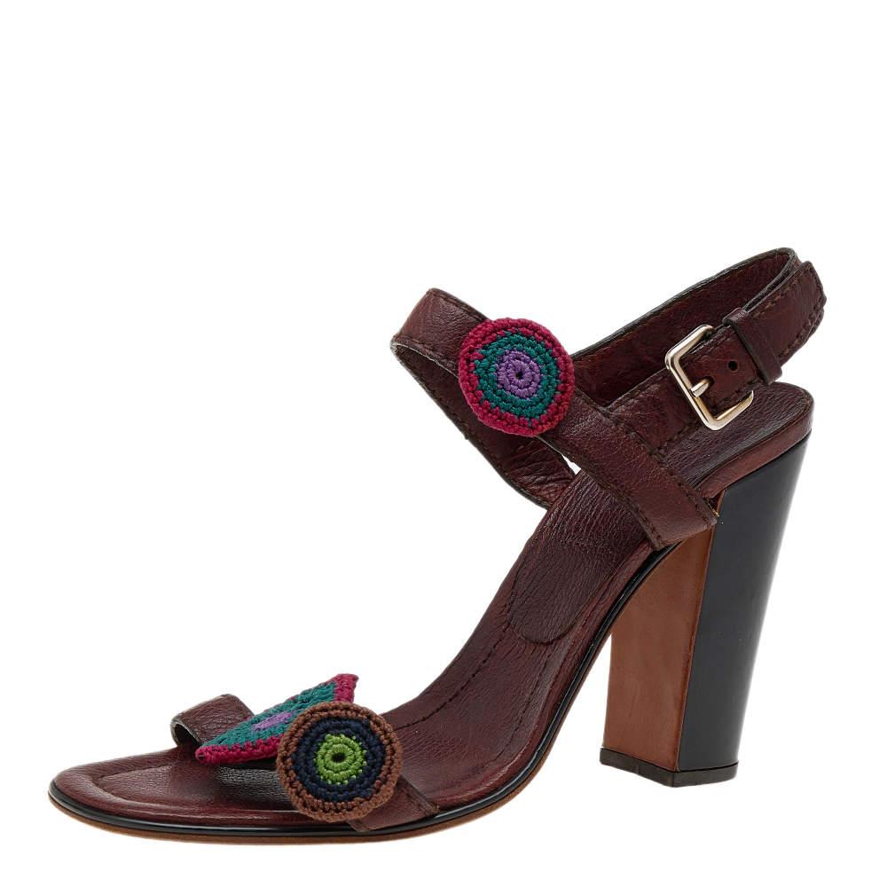 Prada Brown Leather Floral Embroidered Patches Ankle Strap Sandals Size 40 In Good Condition For Sale In Dubai, Al Qouz 2