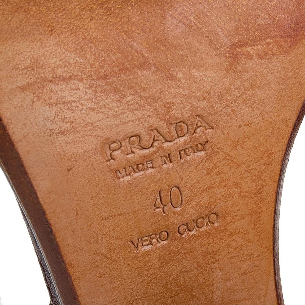 Prada Brown Leather Floral Embroidered Patches Ankle Strap Sandals Size 40 (sandales à lanières) en vente 1