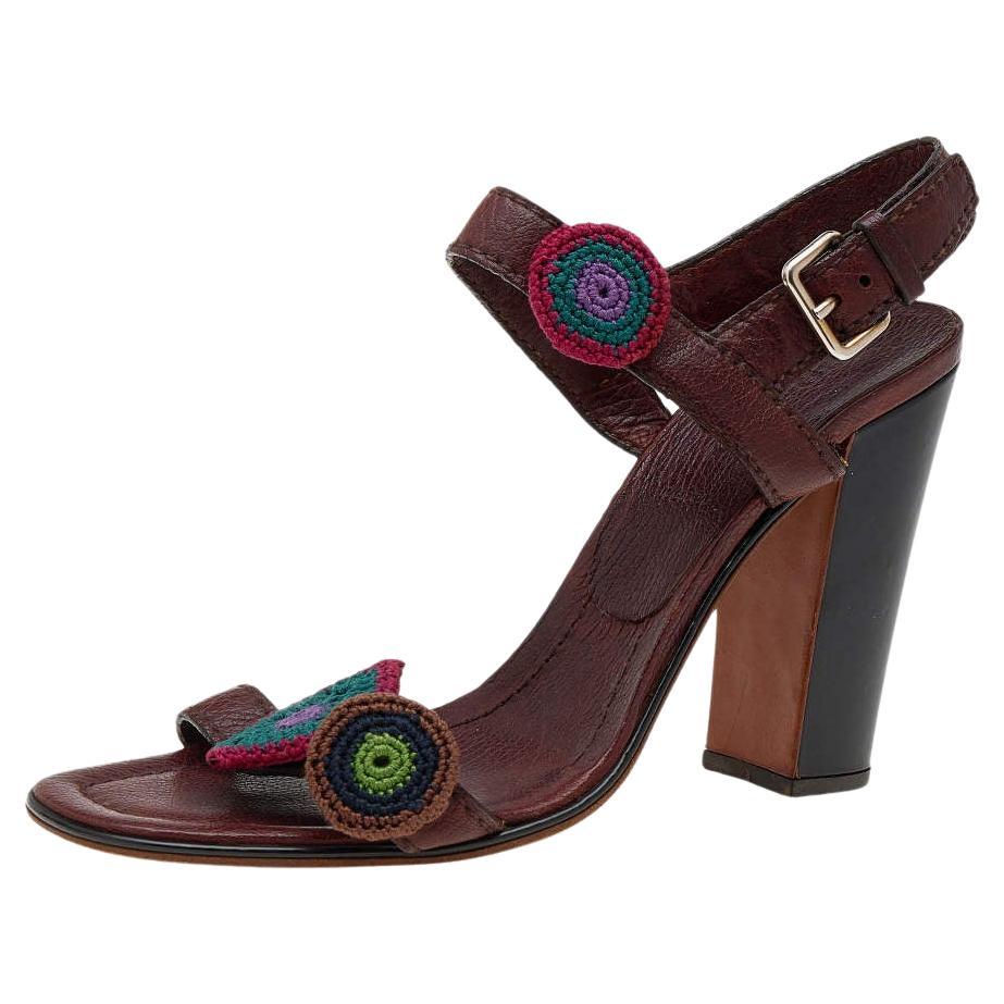 Prada Brown Leather Floral Embroidered Patches Ankle Strap Sandals Size 40 (sandales à lanières) en vente