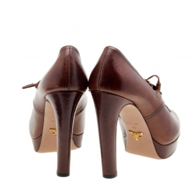 Women's Prada Brown Leather Lace Up Booties Size 40 For Sale