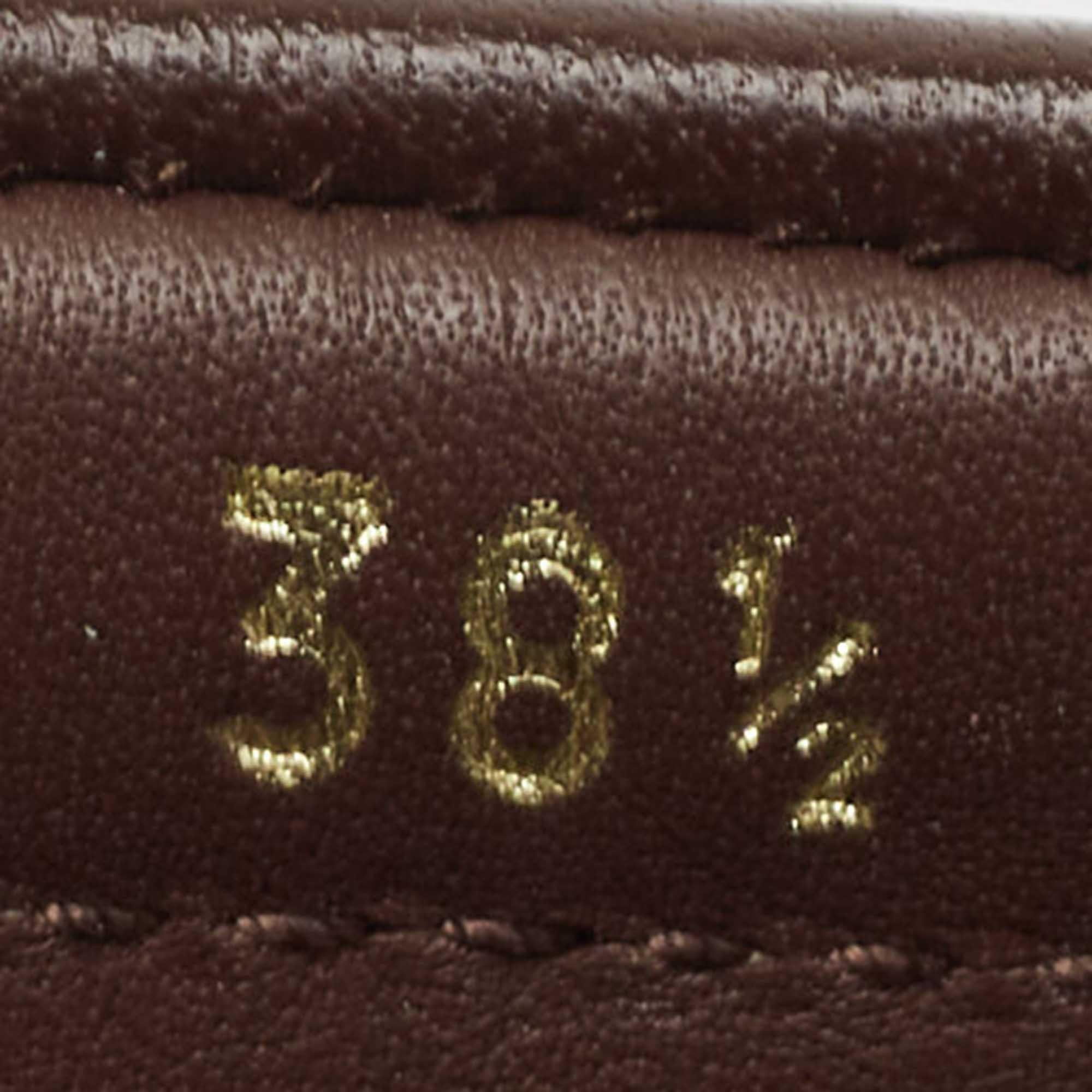 Prada - Mocassins en cuir Brown avec logo et nœud Taille 38.5 en vente 3