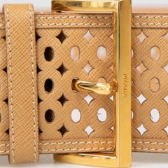 Cintura traforata in pelle marrone di Prada