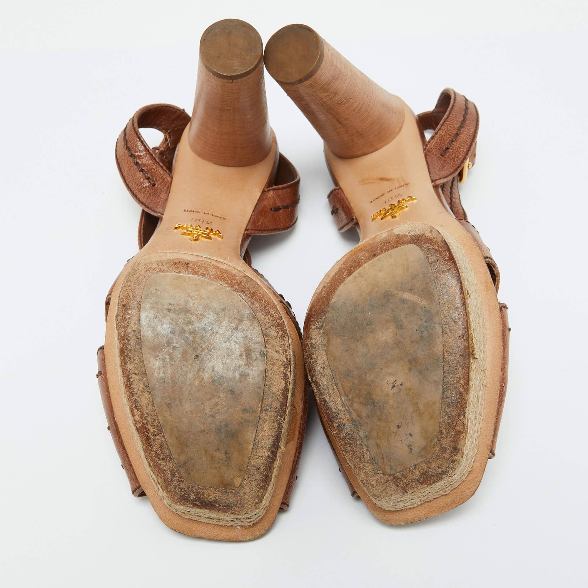 Prada Brown Leder Plateau Sandalen Größe 39.5 im Angebot 1