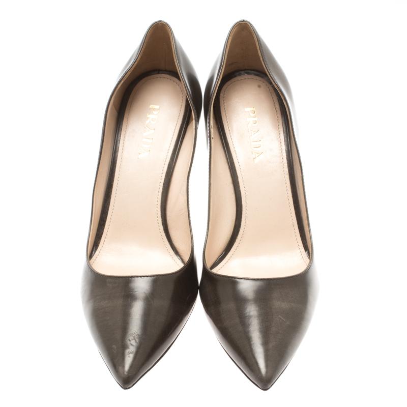 You will never go wrong with this pair of Prada pumps. Made from brown leather, their pointed toes give the classic design an elegant touch. The pair is complete with leather-lined insoles and self-covered 9 cm heels.

Includes: Original Dustbag

