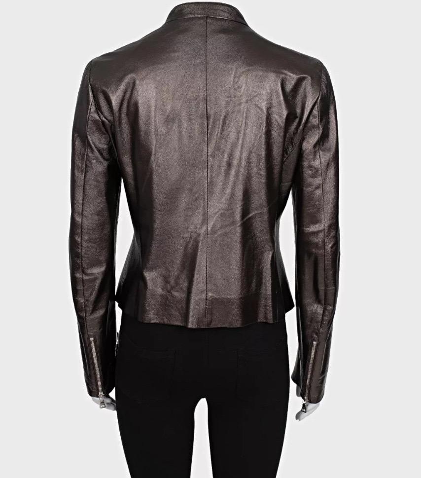 Giacca con volant in pelle marrone di Prada - Taglia XL (IT46) In condizioni ottime in vendita a Krakow, PL