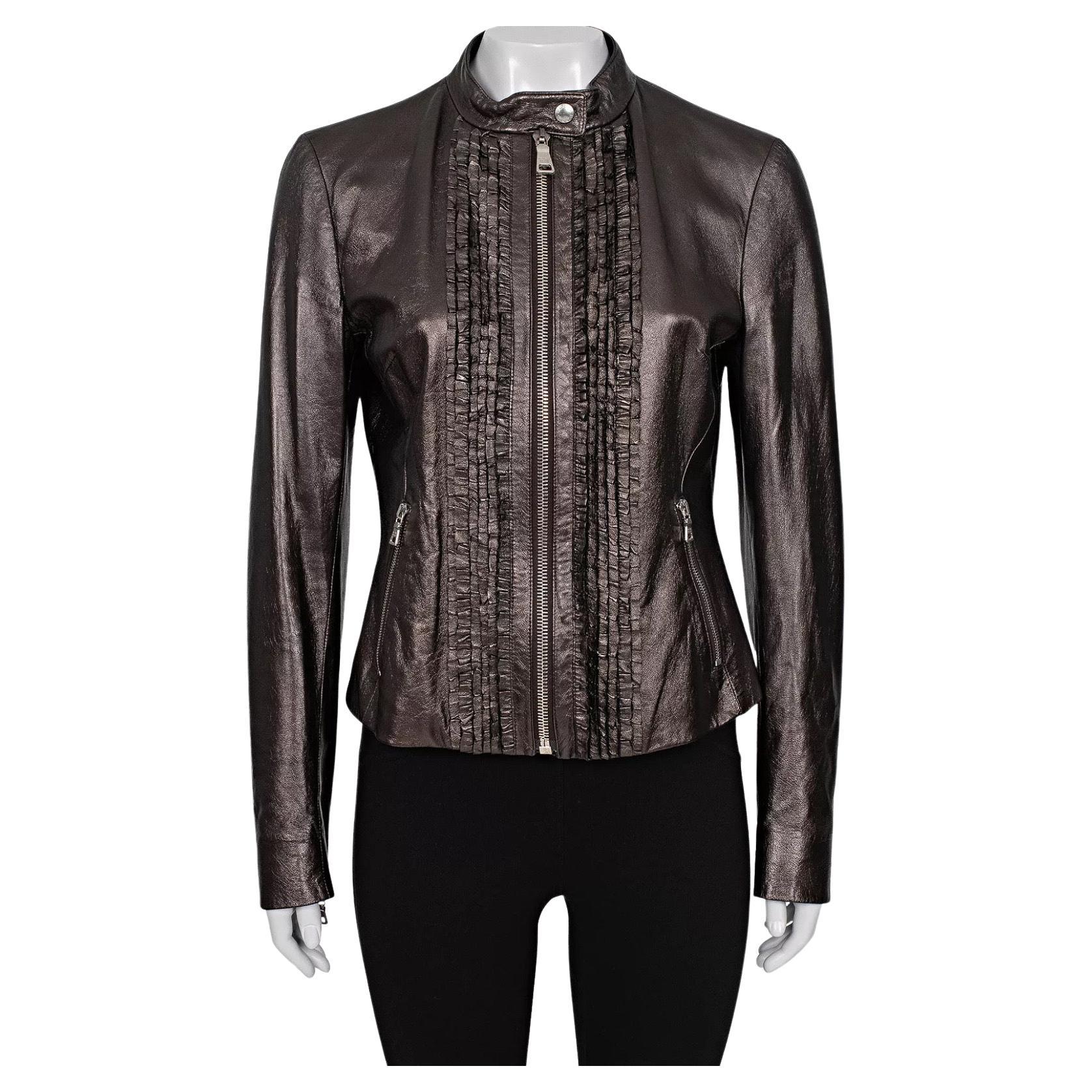 Giacca con volant in pelle marrone di Prada - Taglia XL (IT46) in vendita
