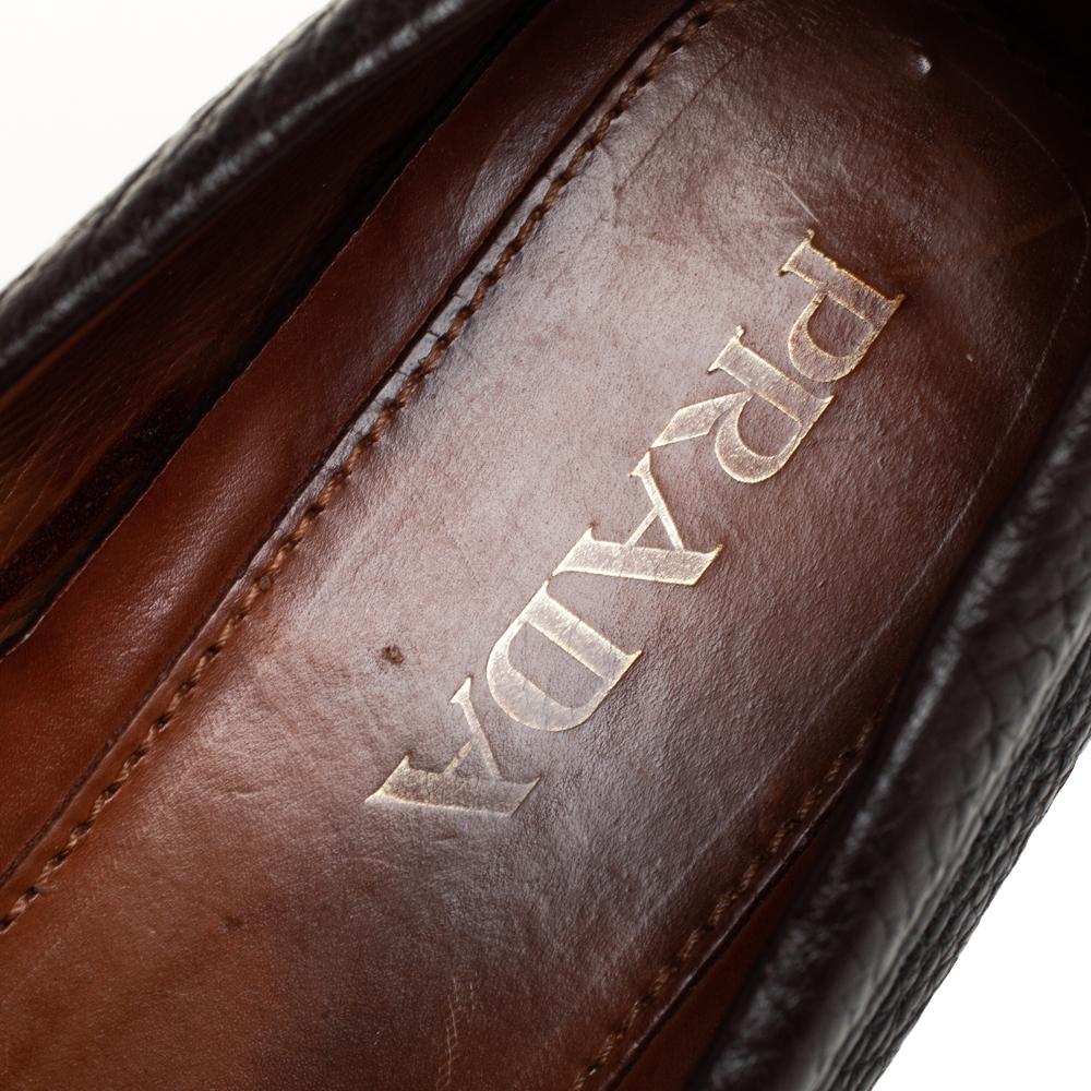 Prada Brown Leather Slip On Loafers Size 41 In Good Condition For Sale In Dubai, Al Qouz 2
