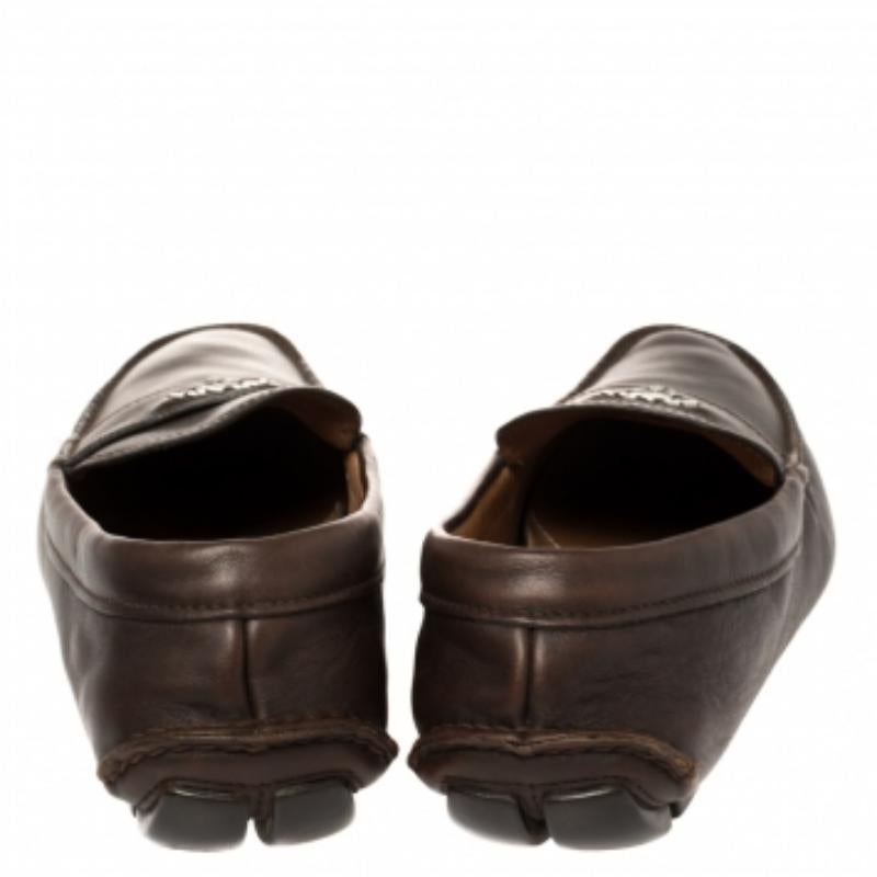 Prada Brown Leder Slip On Loafers Größe 41.5 im Zustand „Relativ gut“ im Angebot in Dubai, Al Qouz 2