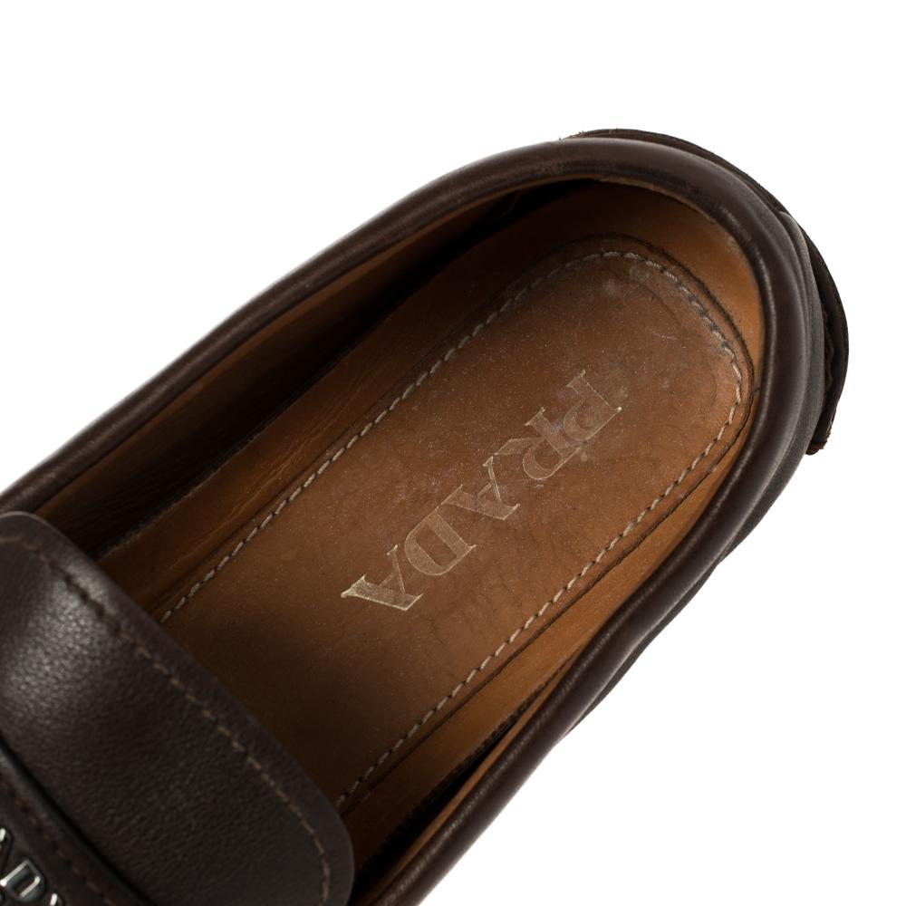 Prada Brown Leather Slip On Loafers Size 41.5 In Good Condition For Sale In Dubai, Al Qouz 2