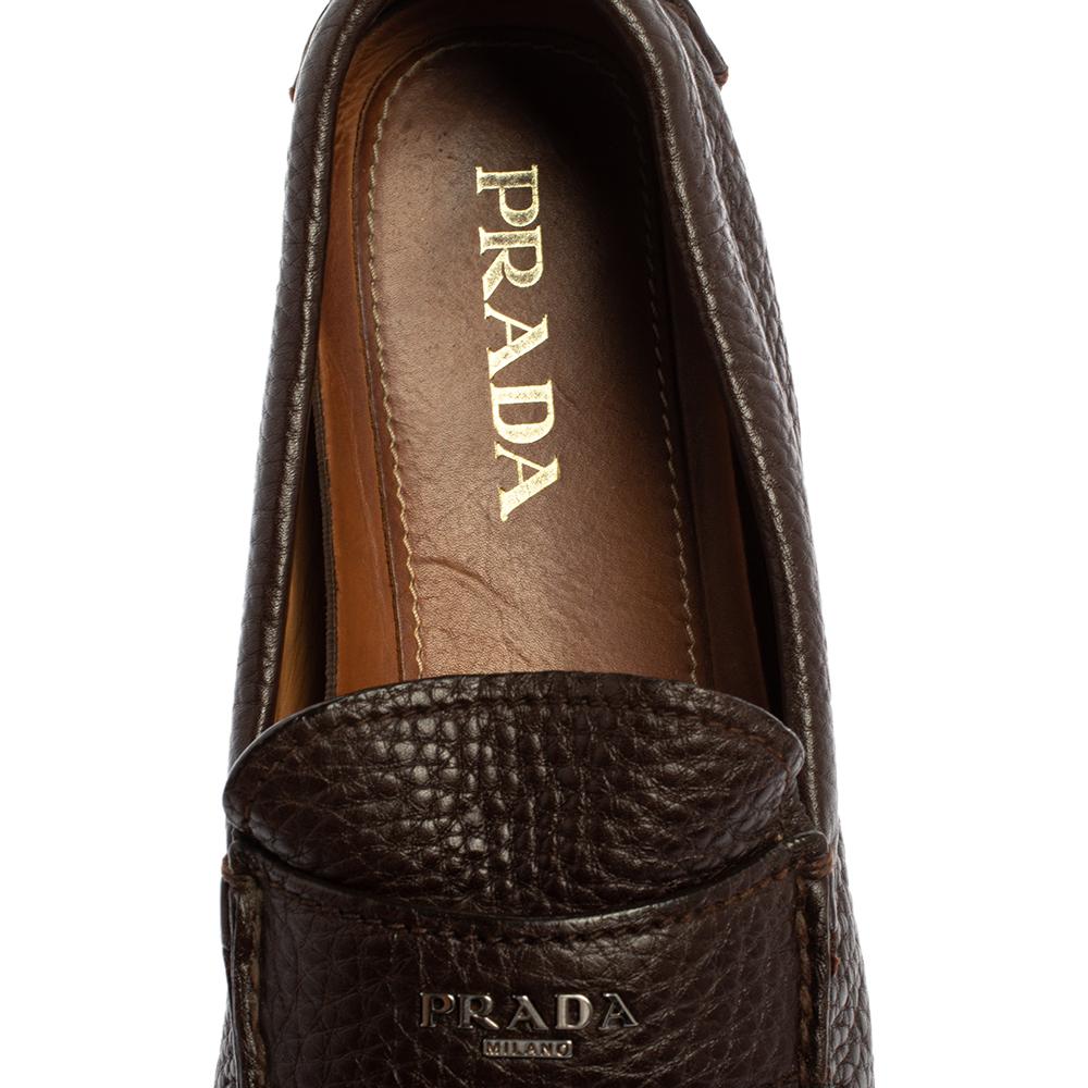 Prada Brown Leather Slip On Loafers Size 41.5 In Fair Condition For Sale In Dubai, Al Qouz 2