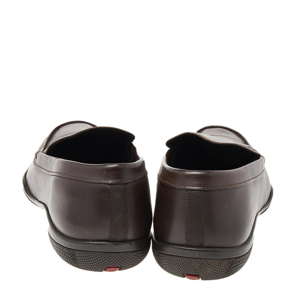 Prada Brown Leather Slip On Loafers Size 43.5 In Good Condition For Sale In Dubai, Al Qouz 2