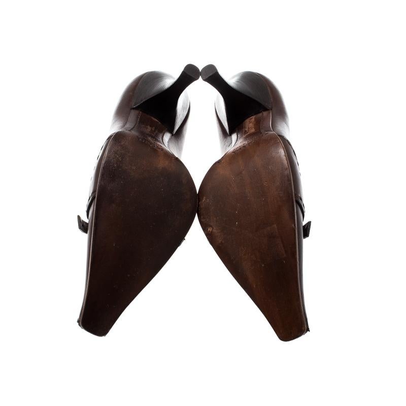 Prada Brown Leather Top Stitch Pointed Toe Pumps Size 36.5 In Fair Condition For Sale In Dubai, Al Qouz 2
