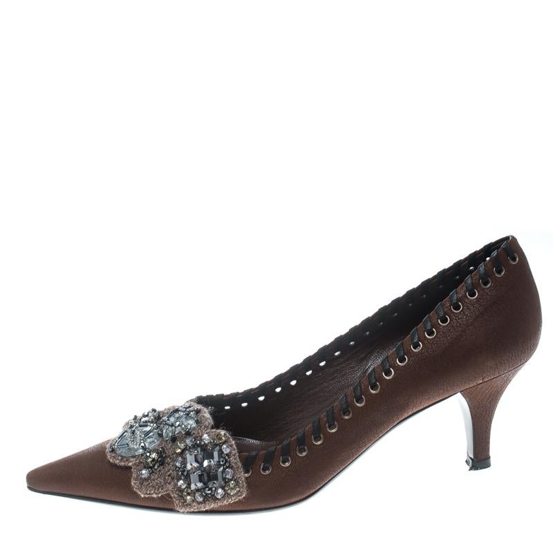 How elegant, feminine and stylish do these pumps from Prada look! The brown pumps are crafted from leather and feature pointed toes, a whipstitch and crystal embellishment detailing on the vamps, comfortable insoles and 6.5 cm heels. Pair them with