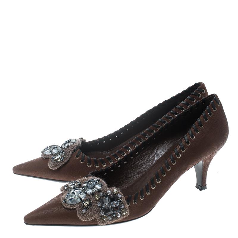 Prada Brown Leather Whipstitch Detail Crystal Embellished Pointed Toe Pumps Size In Good Condition In Dubai, Al Qouz 2