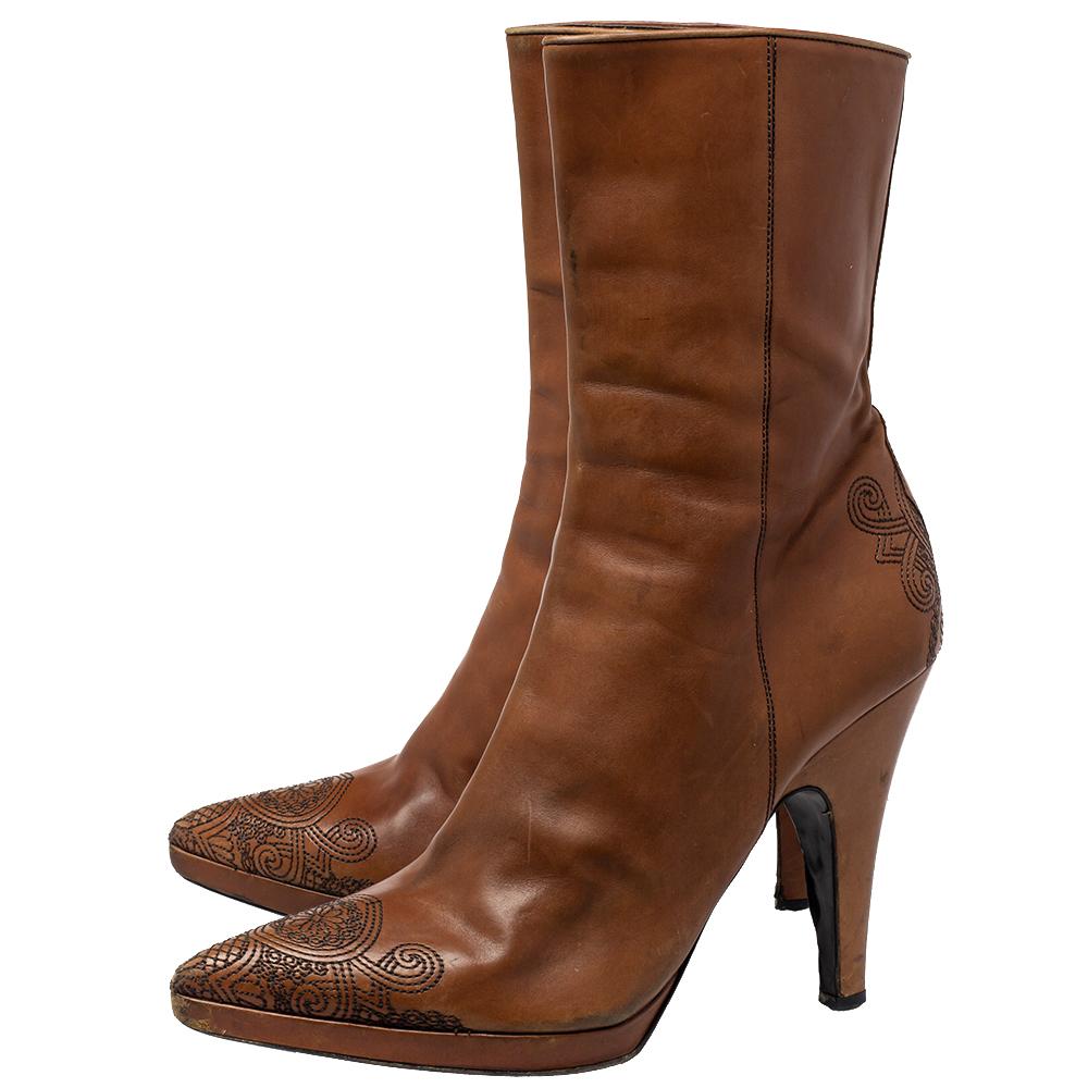 Prada Brown Leather Zipper Detail Boots Size 40.5 In Good Condition In Dubai, Al Qouz 2