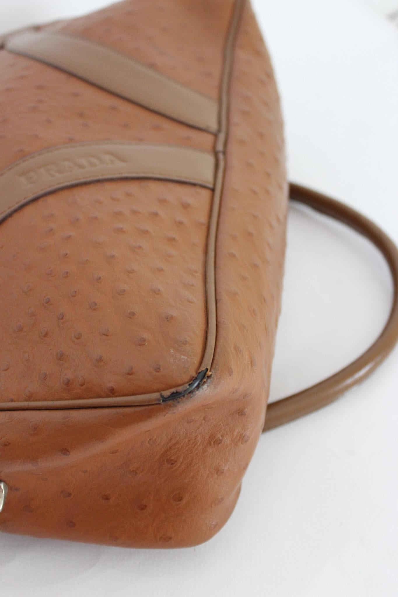 Prada Braune schlichte Vintage-Tasche aus Straußenleder 1990er im Angebot 4