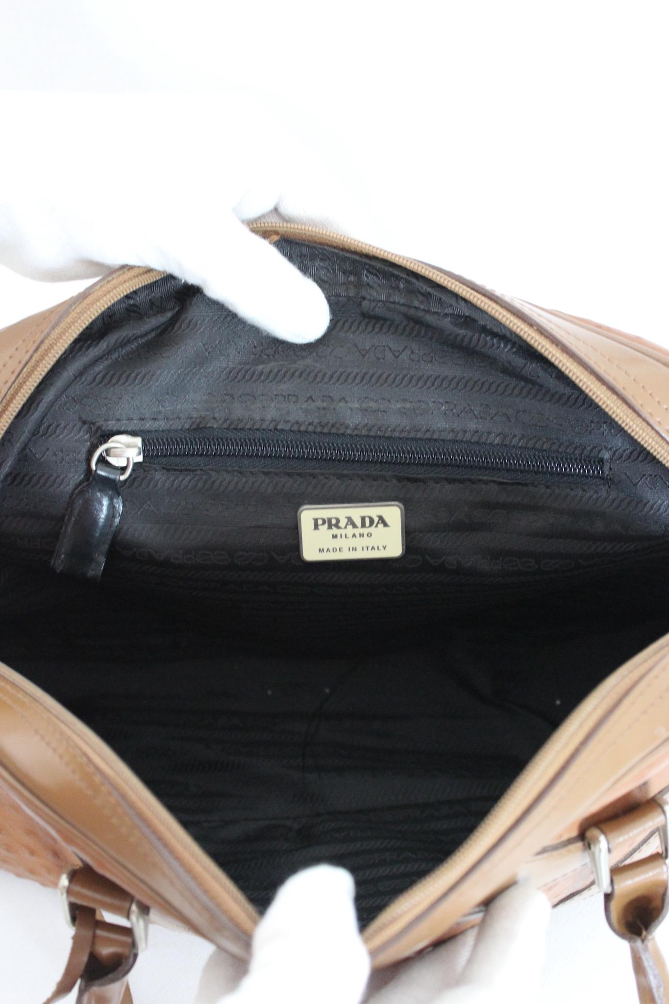 Prada Braune schlichte Vintage-Tasche aus Straußenleder 1990er im Angebot 5