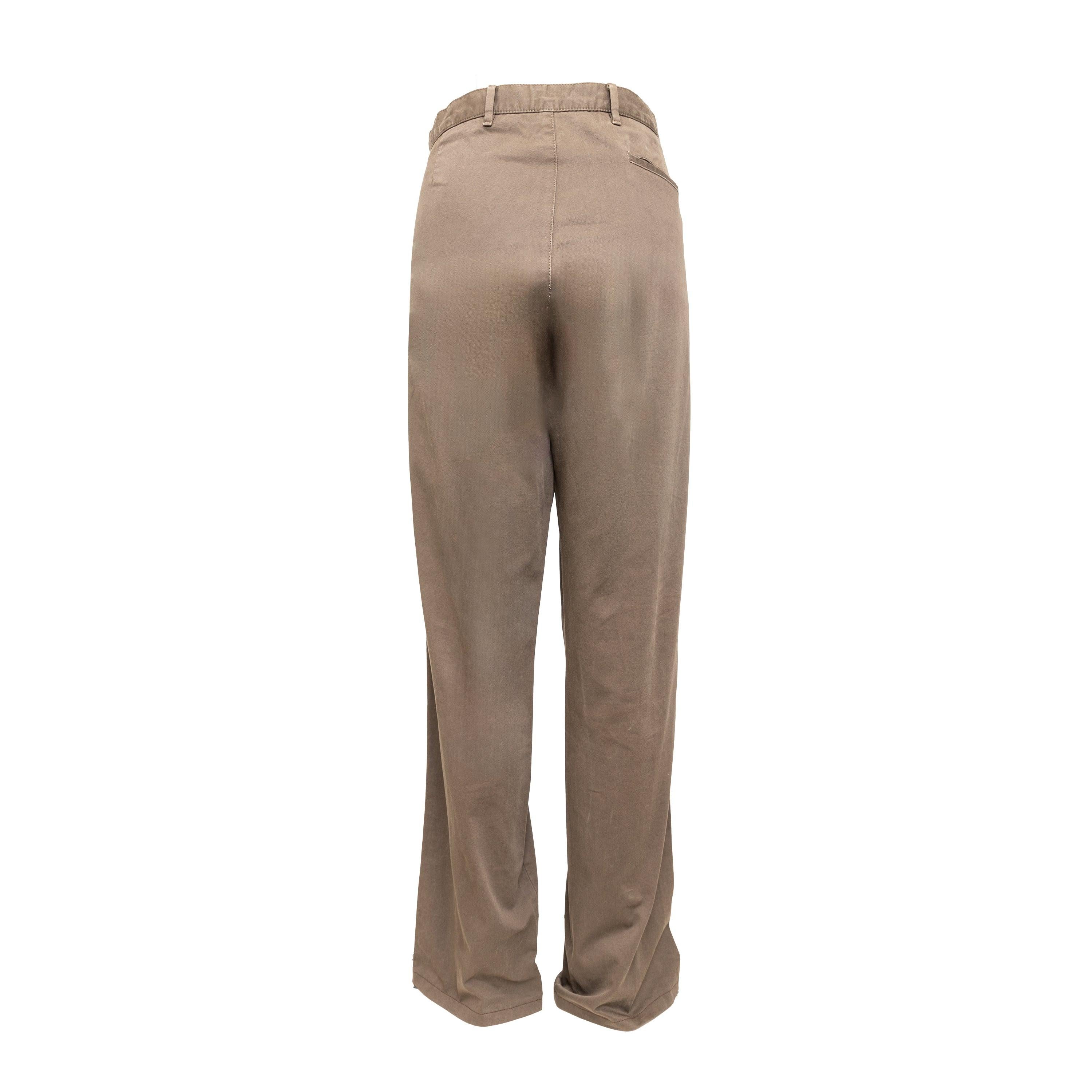 Introducing the Prada pants, a versatile cotton pant perfect for any summer outfit. With its classic brown color, you can easily pair it with any outfit. Crafted from high quality cotton and hardware, complete with sturdy belt loops and convenient