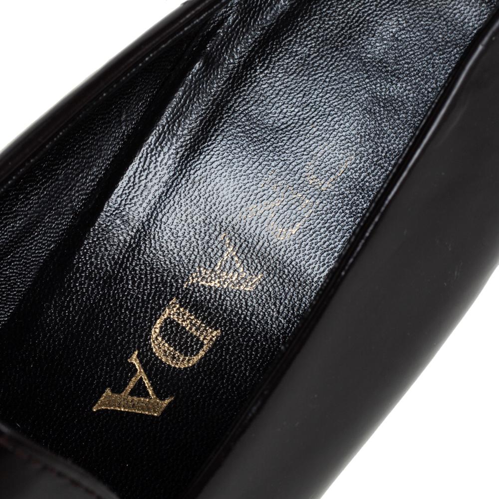Prada Brown Patent Leather Loafer Pumps Size 40 In Good Condition In Dubai, Al Qouz 2