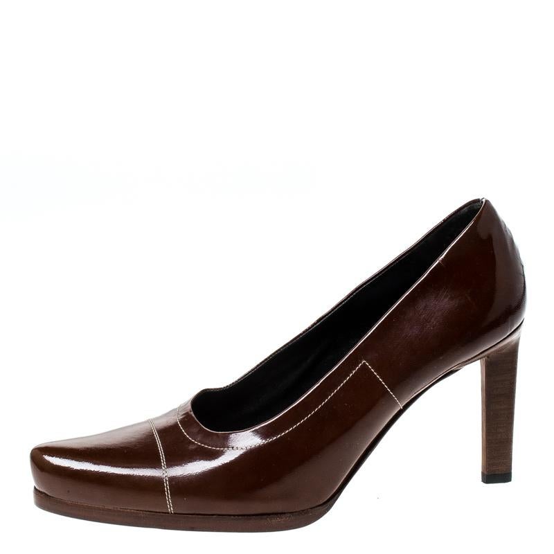 Designed to perfection, these pointed-toe pumps are from the famous luxury house of Prada. They are covered in patent leather and balanced on 9.5 cm heels. Feel your best every time you slip into these brown pumps.

Includes: The Luxury Closet