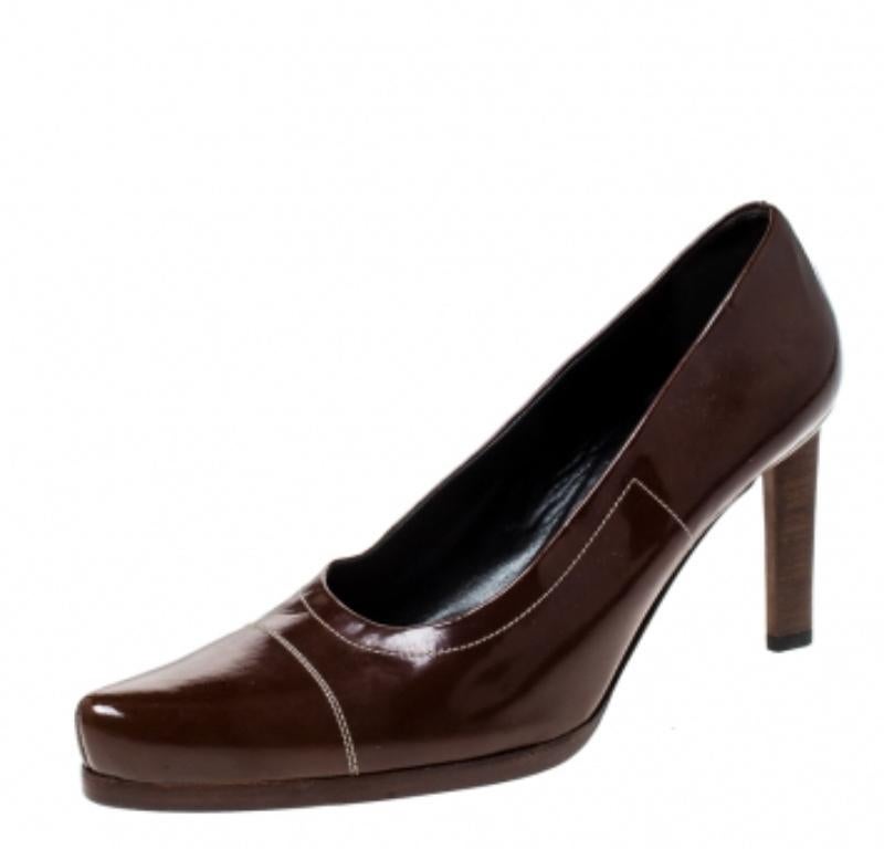 Prada Chaussures à bout pointu en cuir verni marron Taille 38 Excellent état - En vente à Dubai, Al Qouz 2