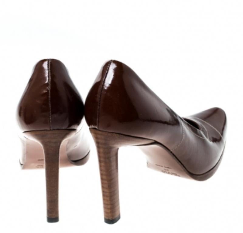 Prada Chaussures à bout pointu en cuir verni marron Taille 38 Pour femmes en vente