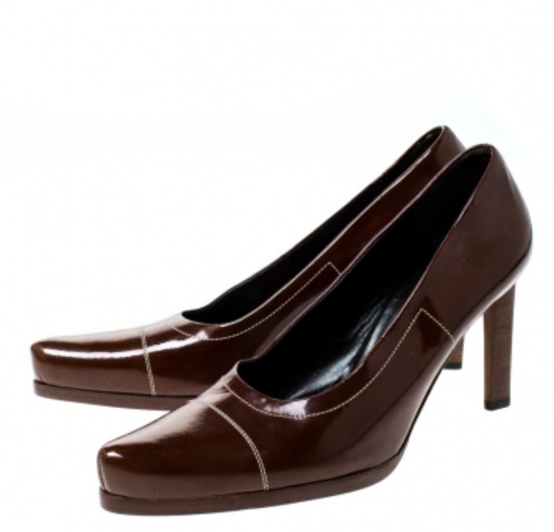 Prada Chaussures à bout pointu en cuir verni marron Taille 38 en vente 2