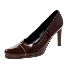 Prada - Escarpins à bout pointu en cuir verni marron, taille 38