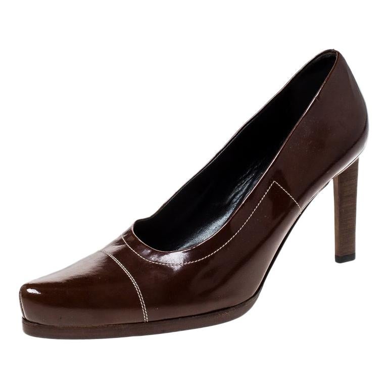 Prada - Escarpins à bout pointu en cuir verni marron, taille 38