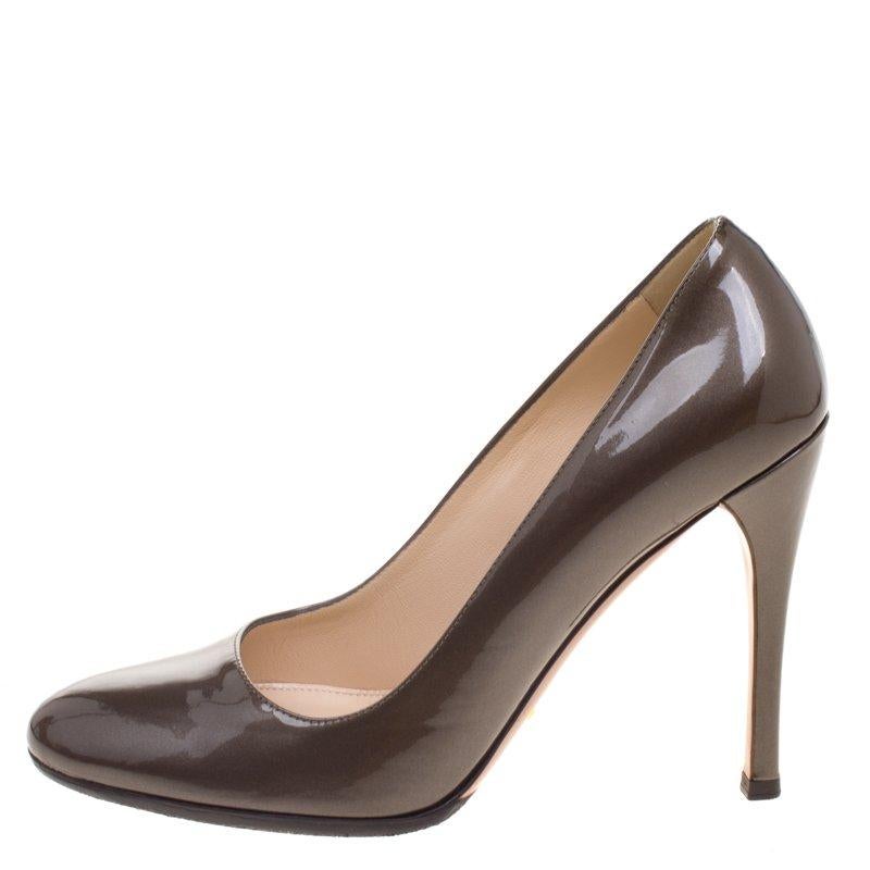 Your shoe collection definitely needs a classic pair of pumps and what better than this pair from Prada. The brown pumps are crafted from patent leather and feature a simple design. They flaunt an 11 cm stilleto heel, leather lined insoles and a