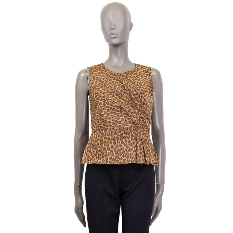 100% authentic Prada leopard-print tank top in gold and brown polyester (62%) and silk (38%) with round collar. Closes with a zipper on the side and with a ribbon behind the neck. Lined in beige Polyester (62%) and Silk (38%). Has been worn and is