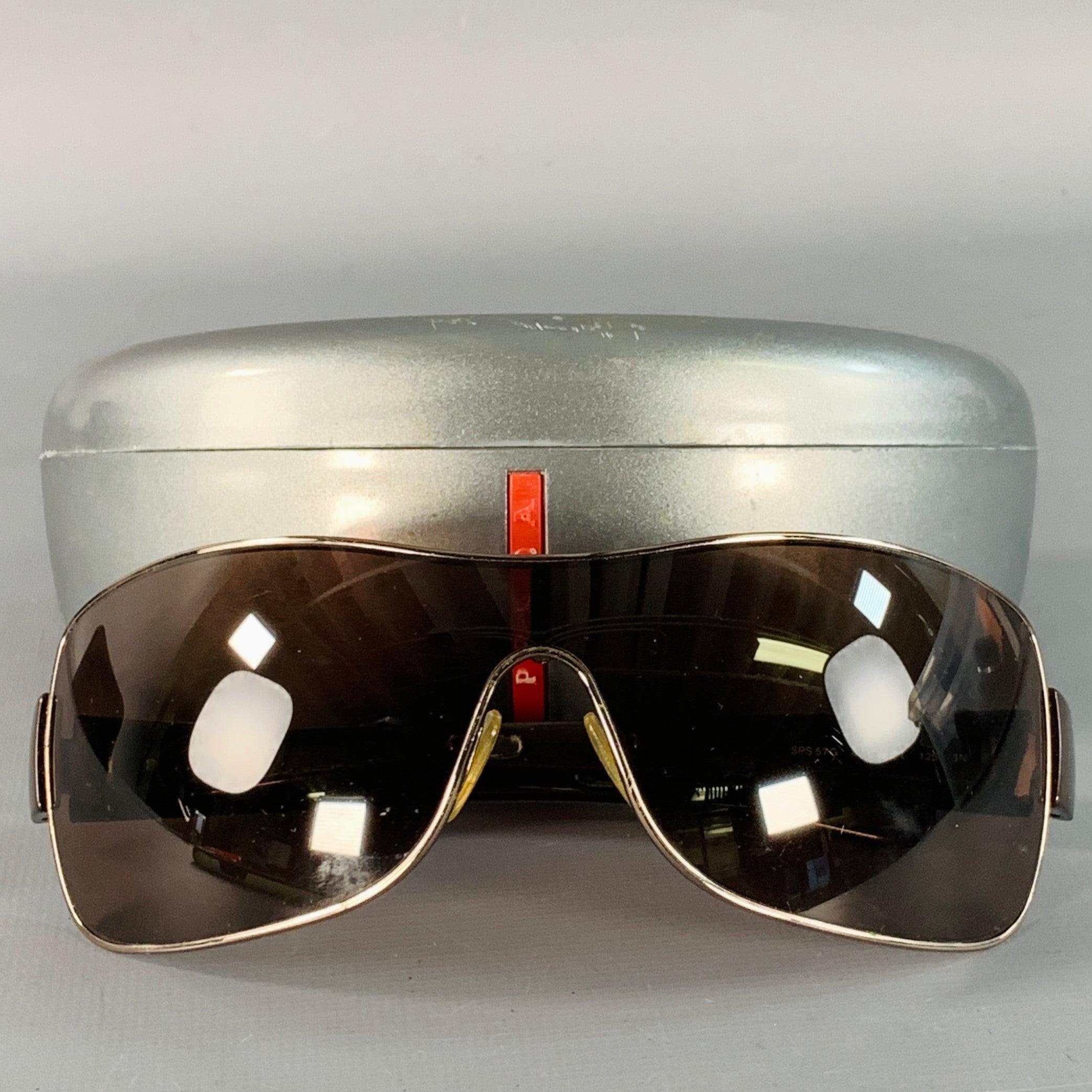PRADA Occhiali da sole avvolgenti con scudo in acetato marrone e argento in vendita 2