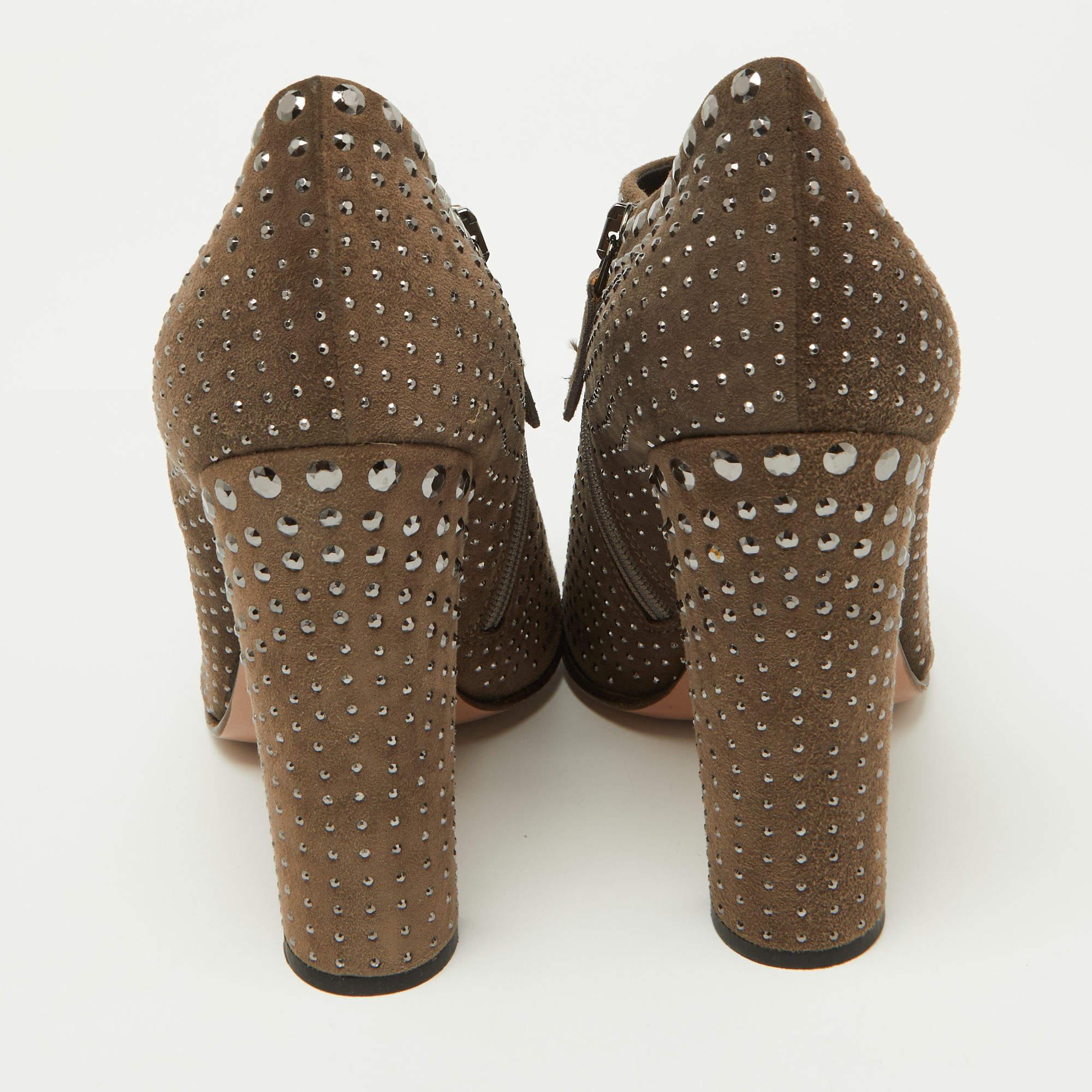 Prada - Bottines en daim cloutées Brown - Taille 38 Pour femmes en vente