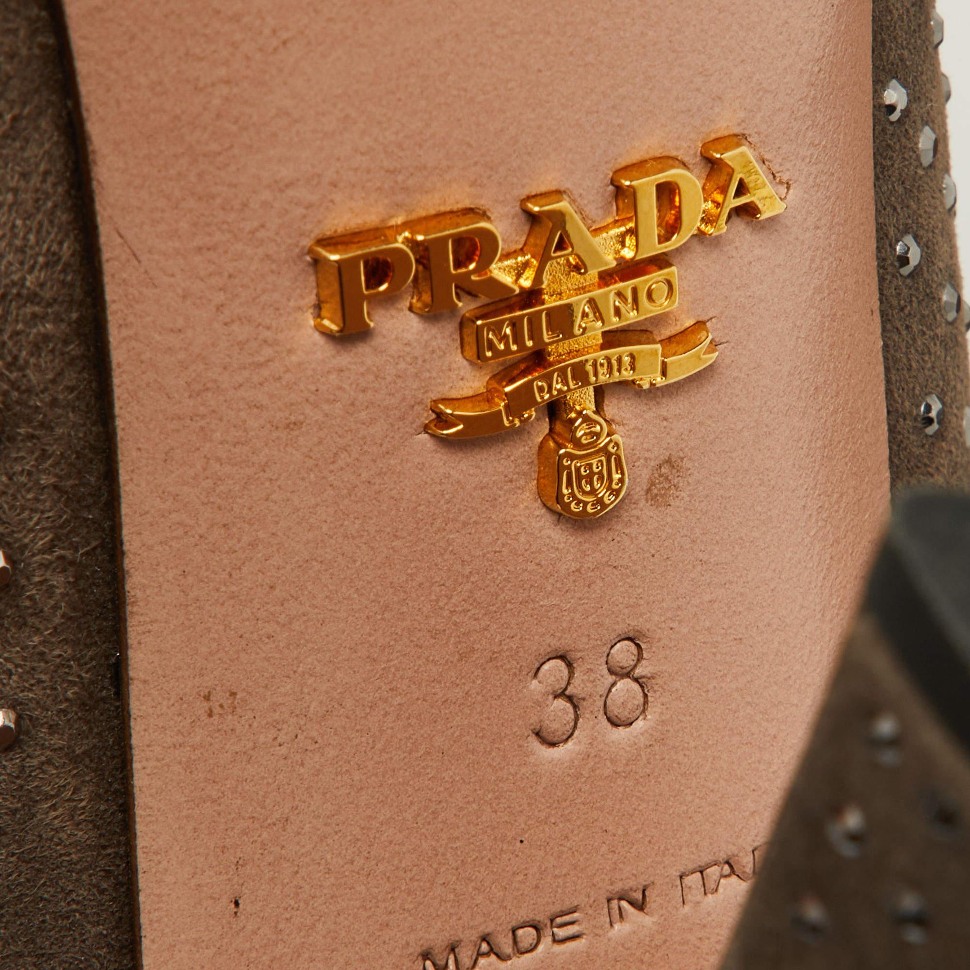 Prada - Bottines en daim cloutées Brown - Taille 38 en vente 3