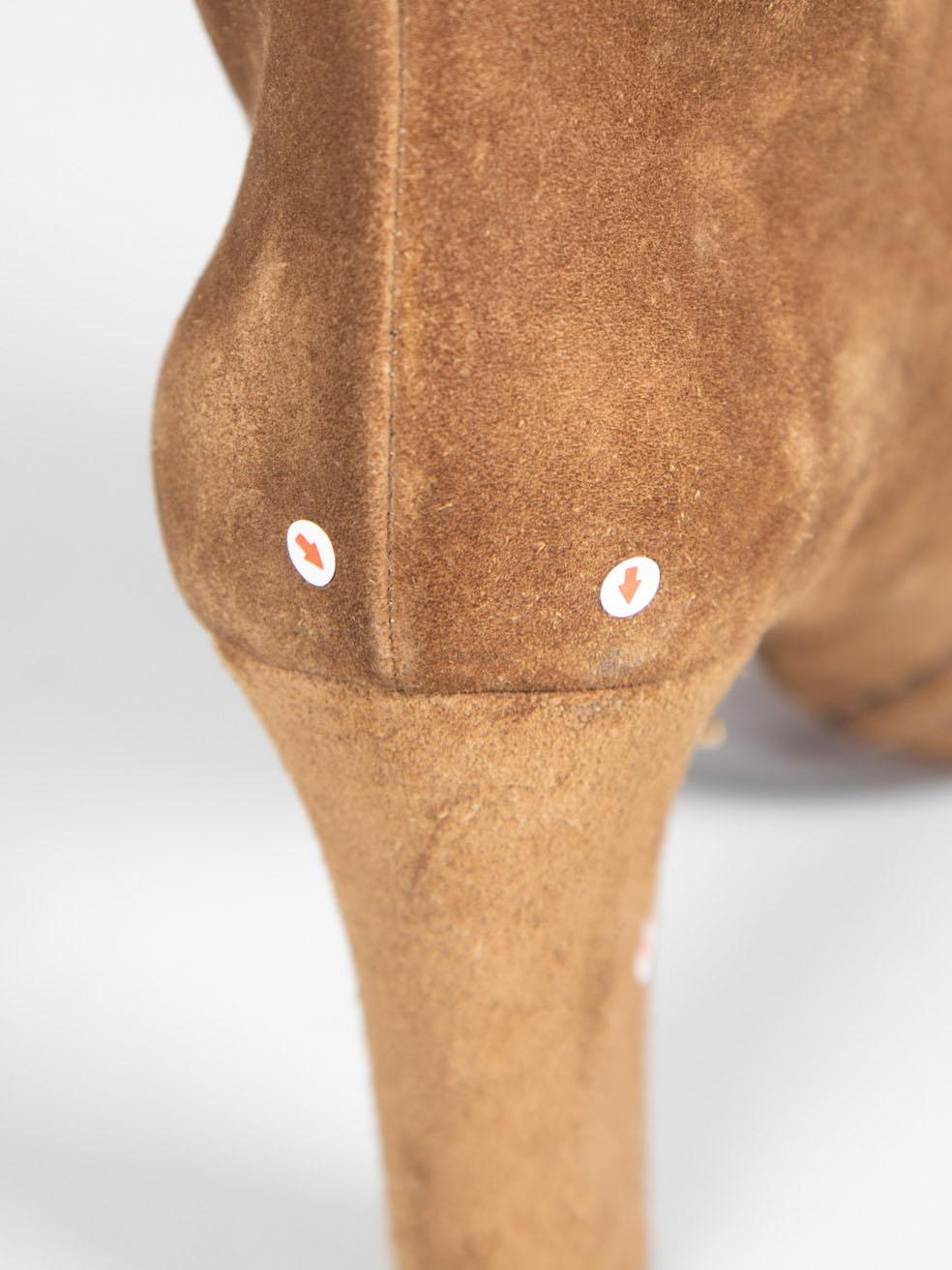 Prada - Bottes à talon en daim marron - Taille 39 en vente 5