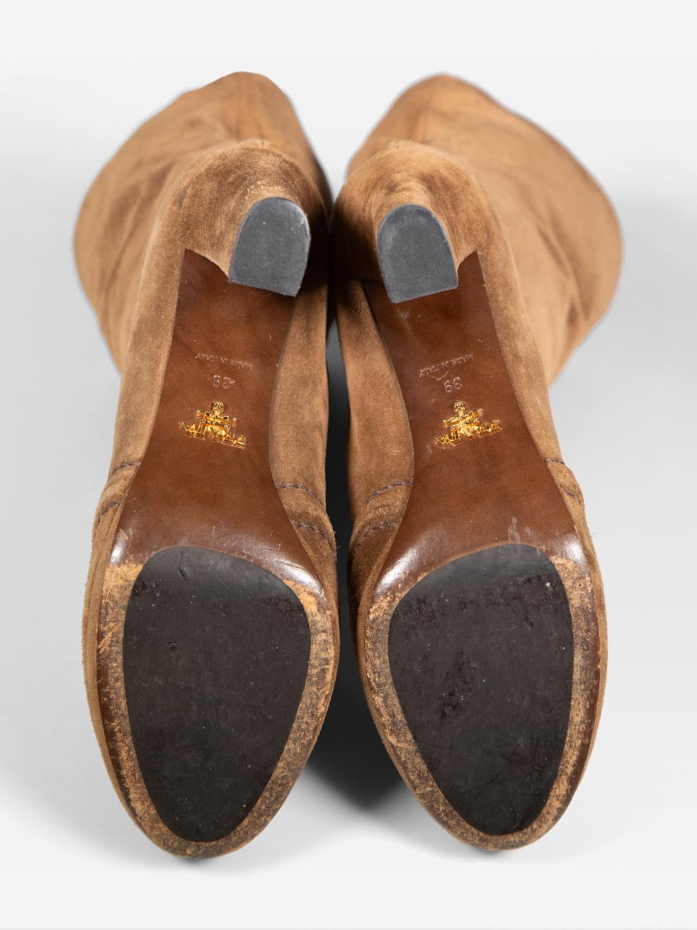 Prada - Bottes à talon en daim marron - Taille 39 Bon état - En vente à London, GB