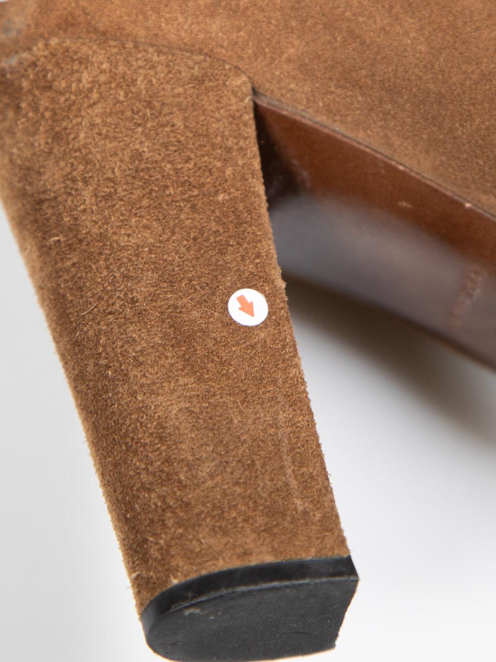 Prada - Bottes à talon en daim marron - Taille 39 en vente 2