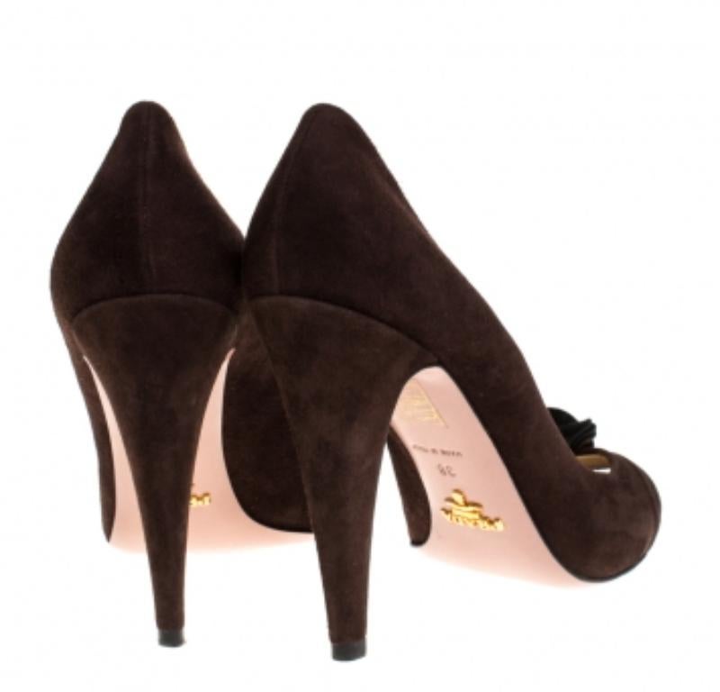 Noir Prada Brown Suede Leather Flower Peep Toe Platform Pumps Size 38 en vente