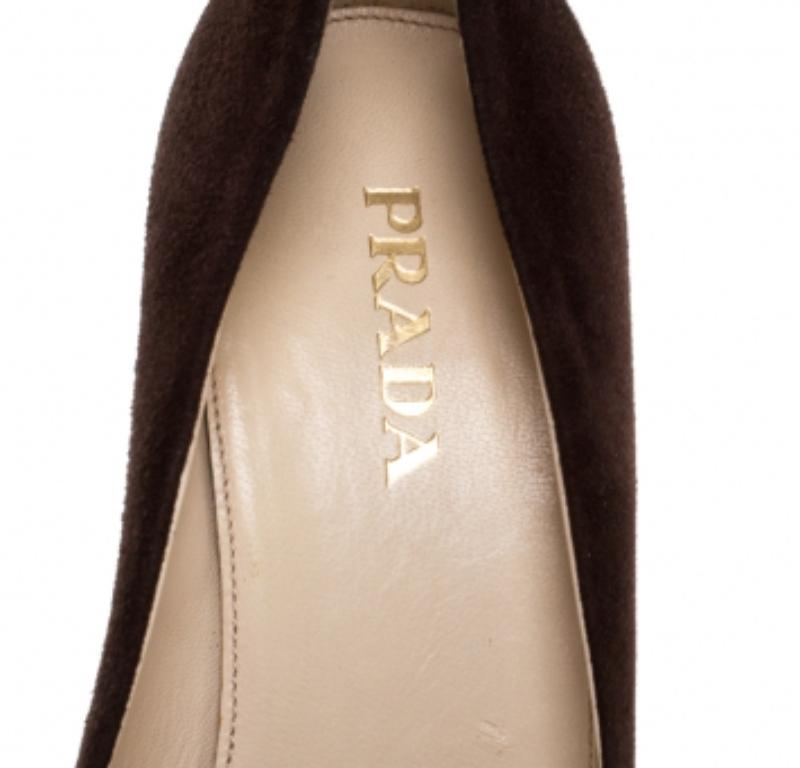 Prada Brown Suede Leather Flower Peep Toe Platform Pumps Size 38 Pour femmes en vente