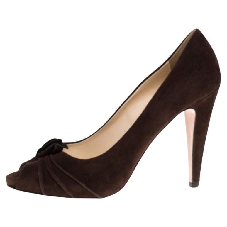 Prada Brown Suede Leather Flower Peep Toe Platform Pumps Size 38 en vente