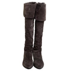 Prada - Bottes plates en daim marron à bout pointu au-dessus du genou, taille 37