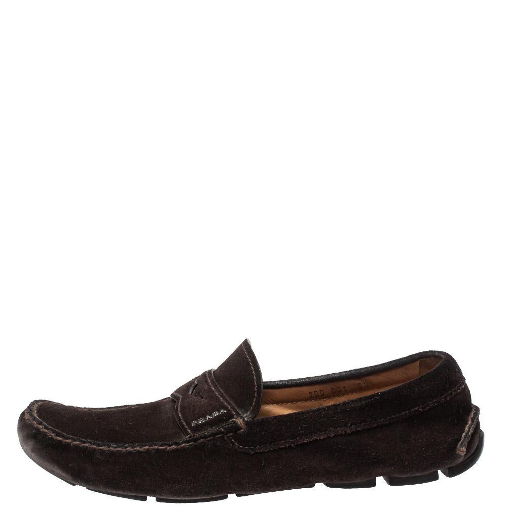 This pair of Prada penny loafers combines comfort with style. Crafted from brown suede, they feature a round toe, penny keeper strap, leather-lined insole, and rubber sole. This pair can be teamed up with office and casual attires.

