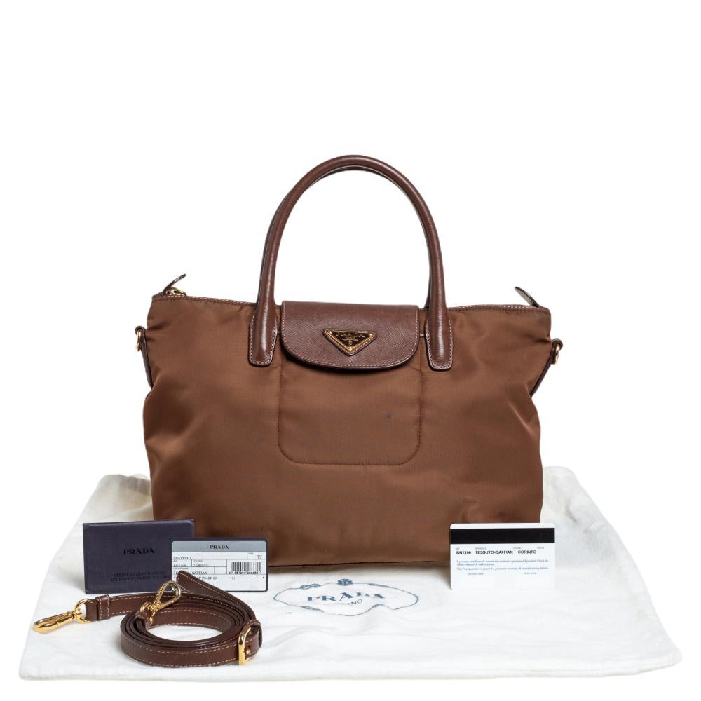 Prada Braune Tessuto-Tote aus Nylon und Saffiano-Leder mit Reißverschluss 7